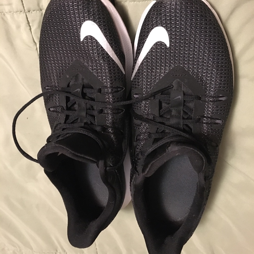 Comfy men’s Nike running sneakers size 8